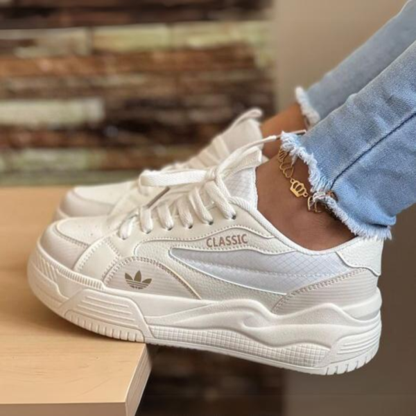 3 Adidas Classic