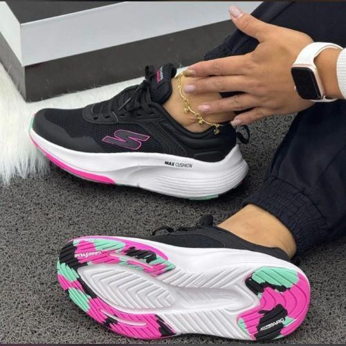 35 Skechers Max